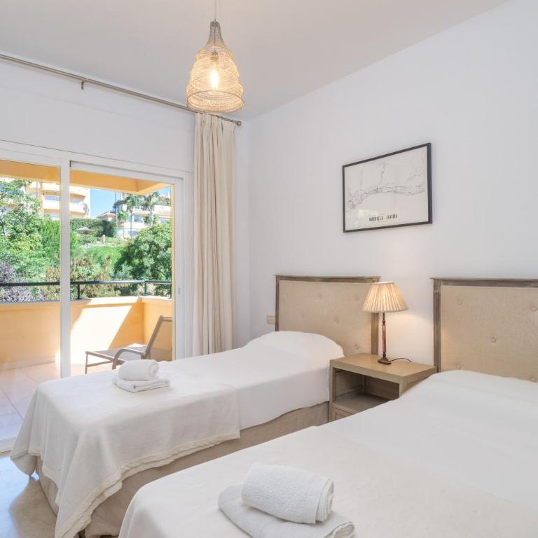 Elveria Hills excellent views - Three-Bedroom Apartment with Water View - 17