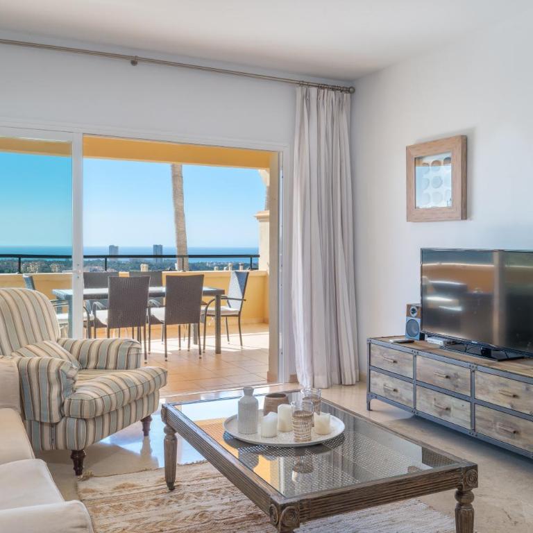 Elveria Hills excellent views - Three-Bedroom Apartment with Water View - 5