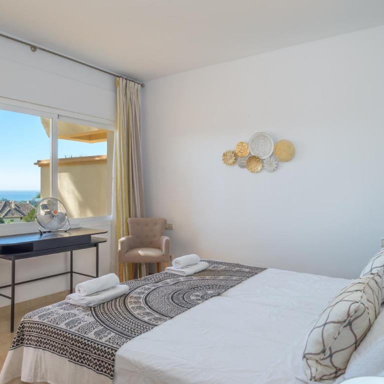 Elveria Hills excellent views - Three-Bedroom Apartment with Water View - 15
