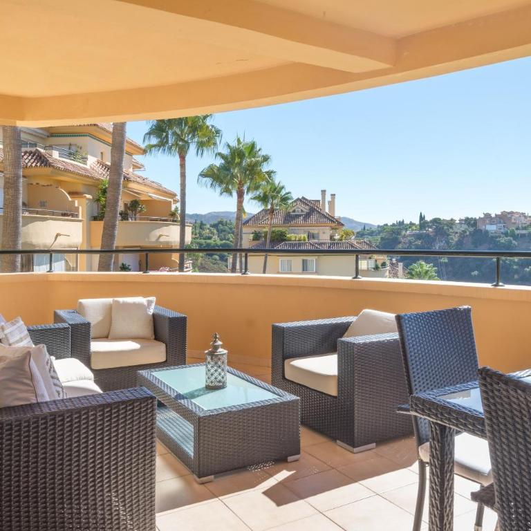 Elveria Hills excellent views - Three-Bedroom Apartment with Water View - 13