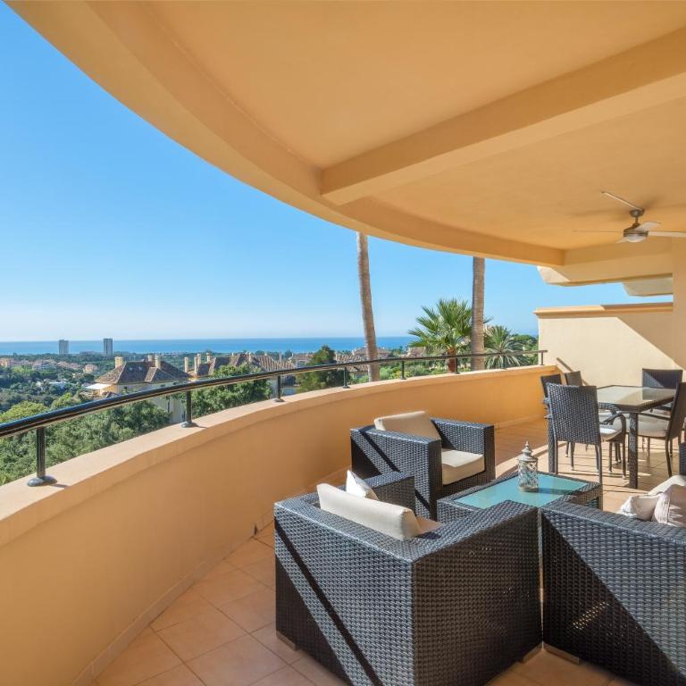Elveria Hills excellent views - Three-Bedroom Apartment with Water View - 1