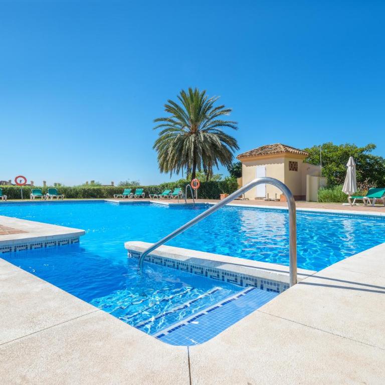 Elveria Hills excellent views - Three-Bedroom Apartment with Water View - 25