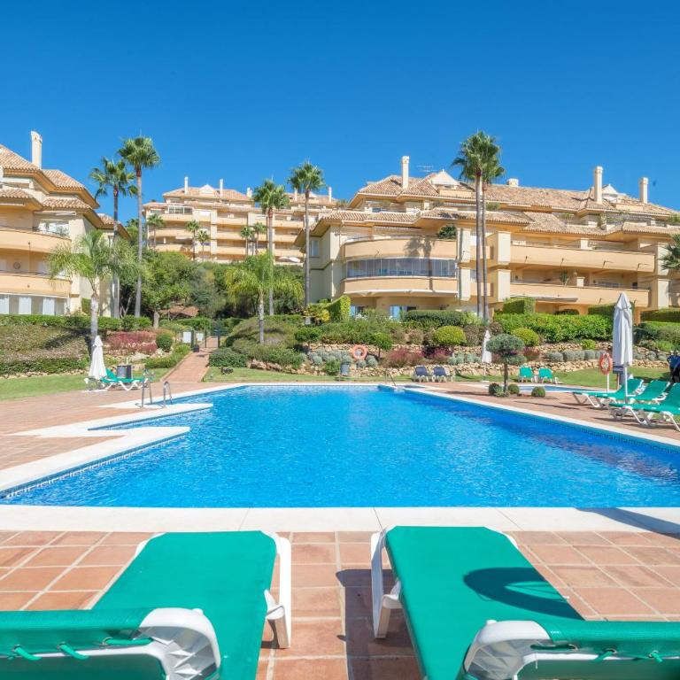 Elveria Hills excellent views - Three-Bedroom Apartment with Water View - 2