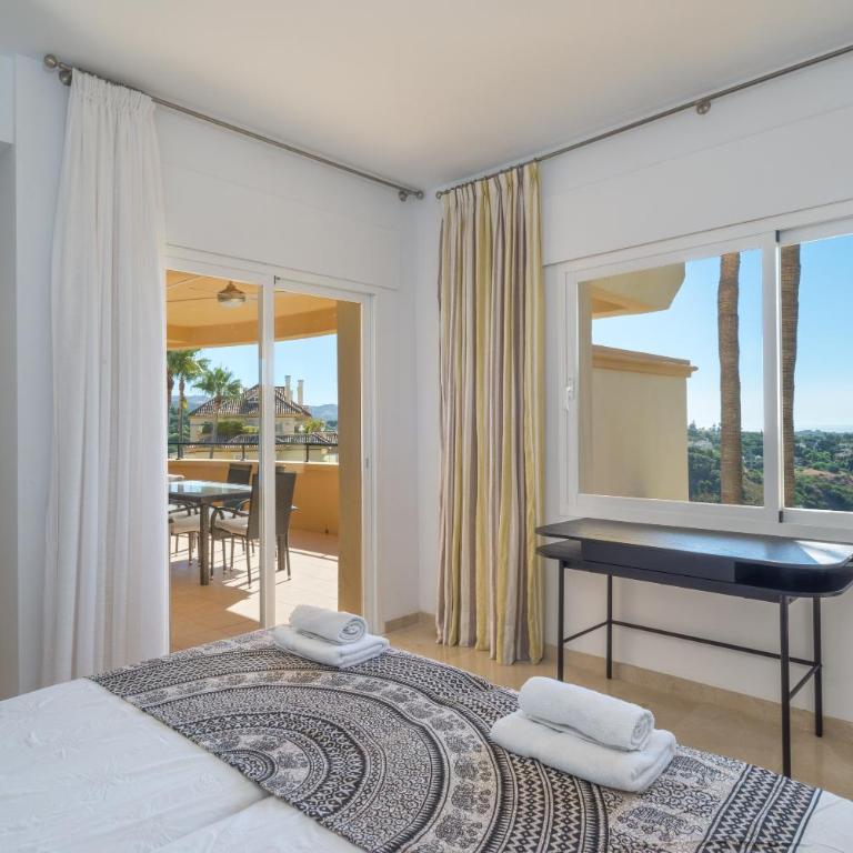 Elveria Hills excellent views - Three-Bedroom Apartment with Water View - 14