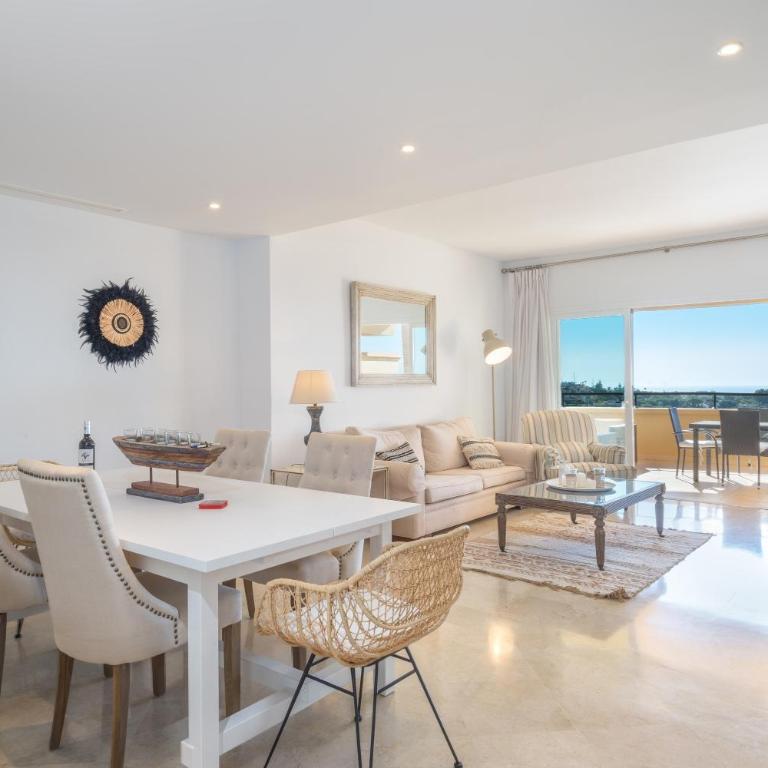 Elveria Hills excellent views - Three-Bedroom Apartment with Water View - 22