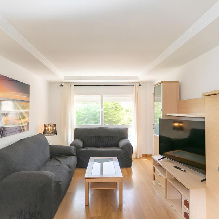 Apartment In Teatinos - Three-Bedroom House - 5