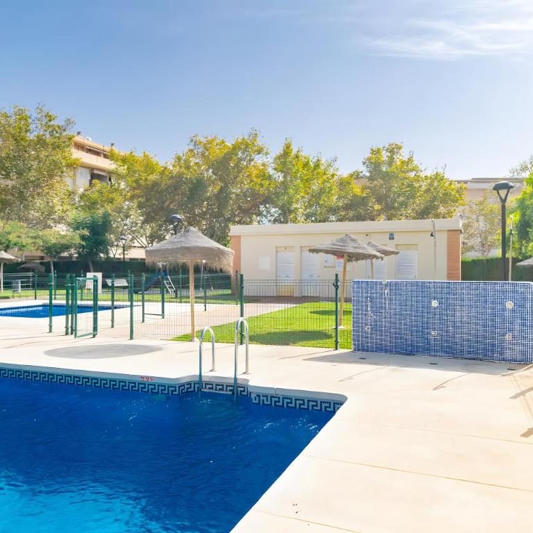 Apartment In Teatinos - Three-Bedroom House - 13
