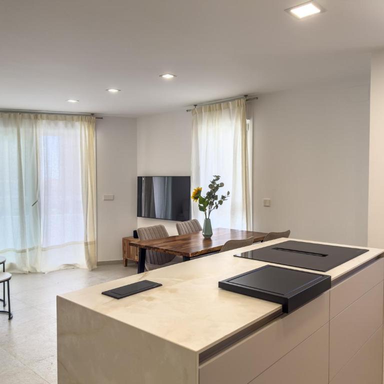 Frontal Centro Internacional A123 - Apartamento Deluxe de 2 dormitorios con vistas al mar - 11