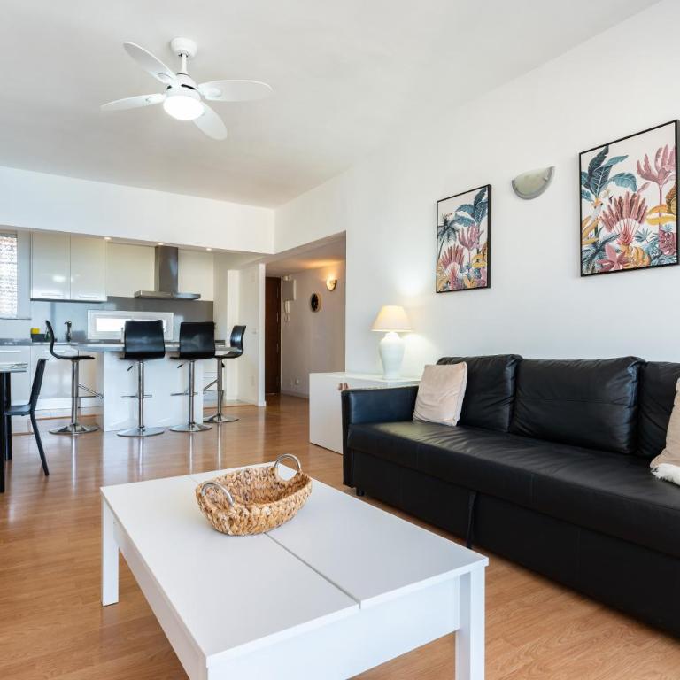 2 Bed 1 Bath Very Bright Apt - Two-Bedroom Deluxe Apartment with Ocean View - 3