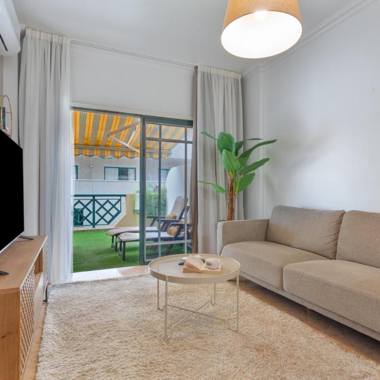 Apartamento Luminoso Con Terraza - Apartamento Superior de 1 dormitorio con balcón - 1