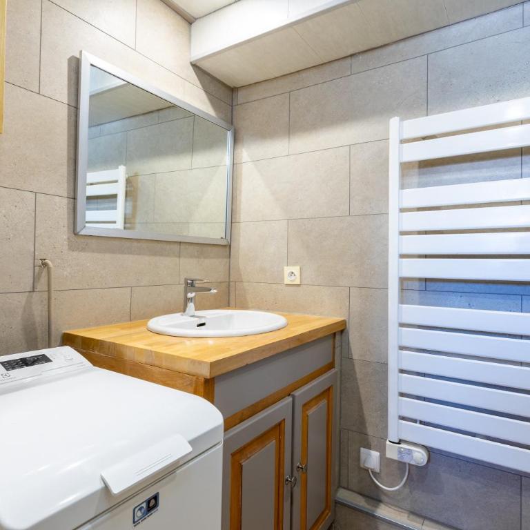 L'Alpazen Jouve Duplex - Two-Bedroom Deluxe Apartment with Garden View - 15