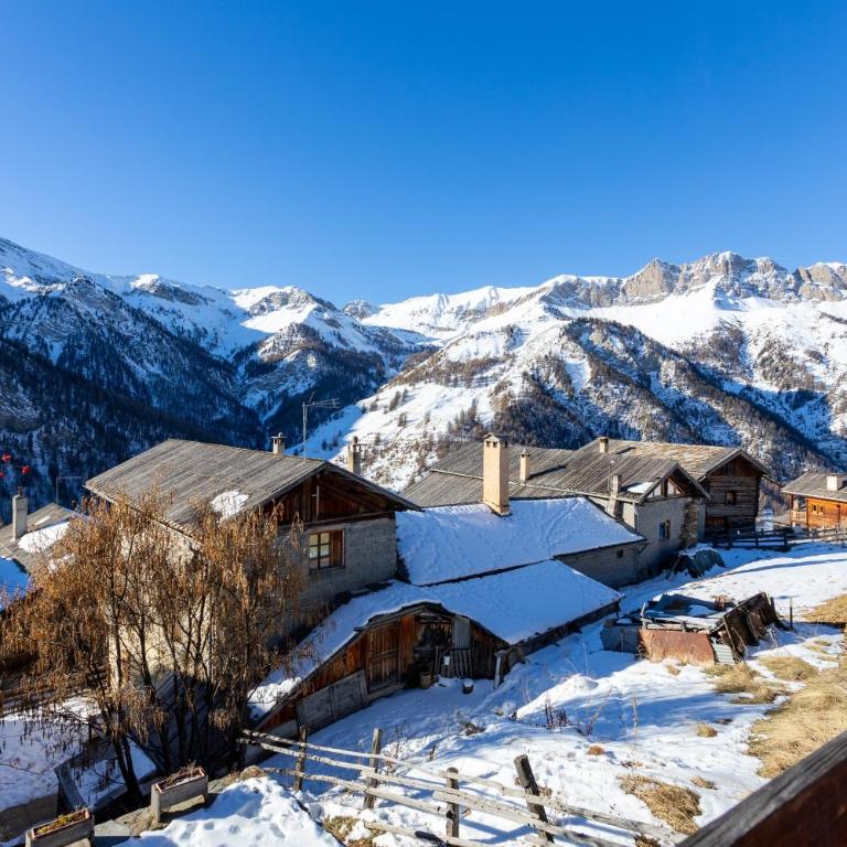 L'Alpazen Jouve Duplex - Two-Bedroom Deluxe Apartment with Garden View - 18