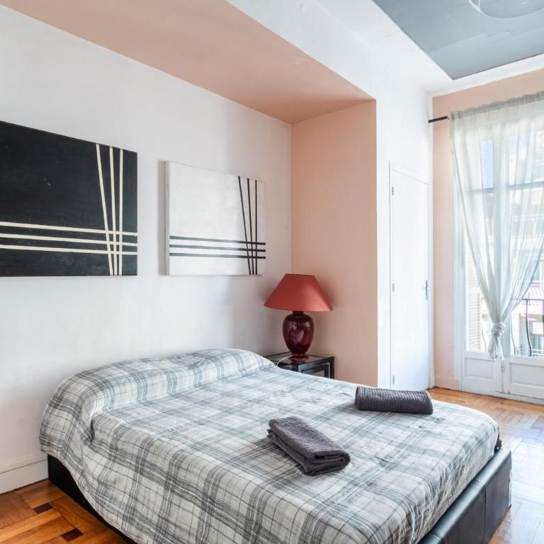 French Vintage - Studio with Balcony - 3
