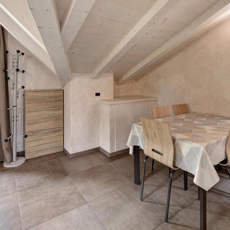 Appartamenti Arcobaleno Bianco - Appartamento Deluxe con 2 Camere da Letto e Vista Giardino - 6