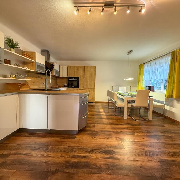 Die Kromarin - Deluxe-Apartment mit 2 Schlafzimmern und Gartenblick - 16