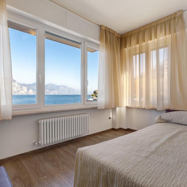 New Charming Bianca Brenzone - Appartamento Deluxe con 2 Camere da Letto e Balcone - 16