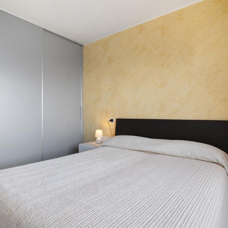 New Charming Bianca Brenzone - Appartamento Deluxe con 2 Camere da Letto e Balcone - 13