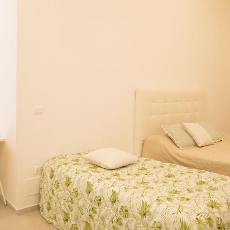 Guido's City Rooms - One-Bedroom Apartment - 11
