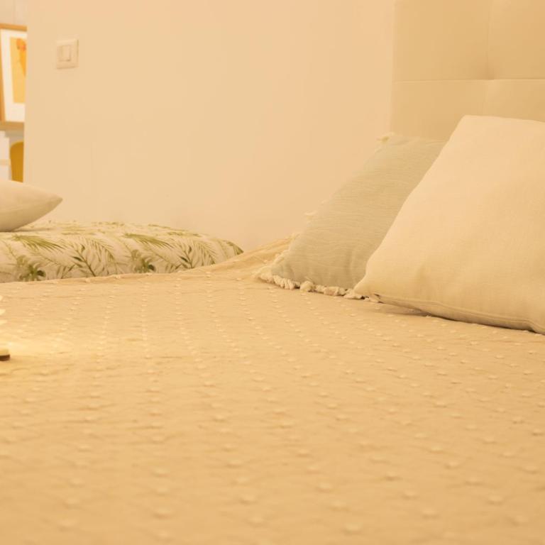 Guido's City Rooms - One-Bedroom Apartment - 12