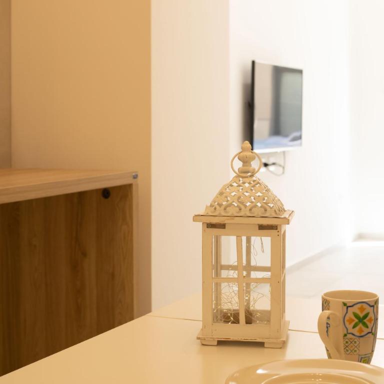Guido's City Rooms - One-Bedroom Apartment - 13