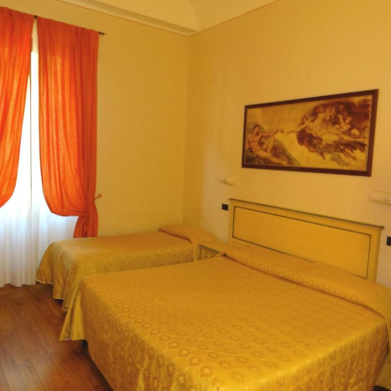 Hotel Vasari - Triple Room - 4