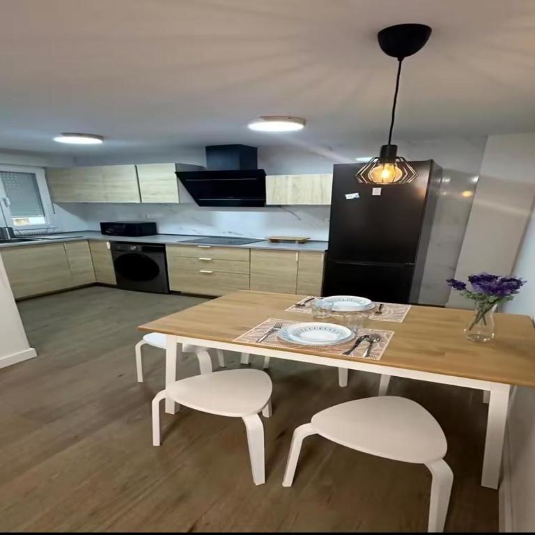 Esence 5 habitaciones 2 baños parking A/C wifi - One-Bedroom Apartment - 17