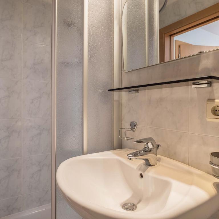 Ferienwohnung Kirchblick Gasser - Appartamento Deluxe con 2 Camere da Letto e Vista Giardino - 12