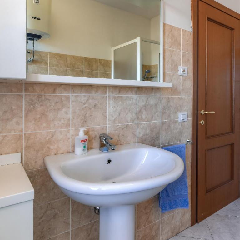 Romantic - Superior One-Bedroom Apartment with Balcony - 21