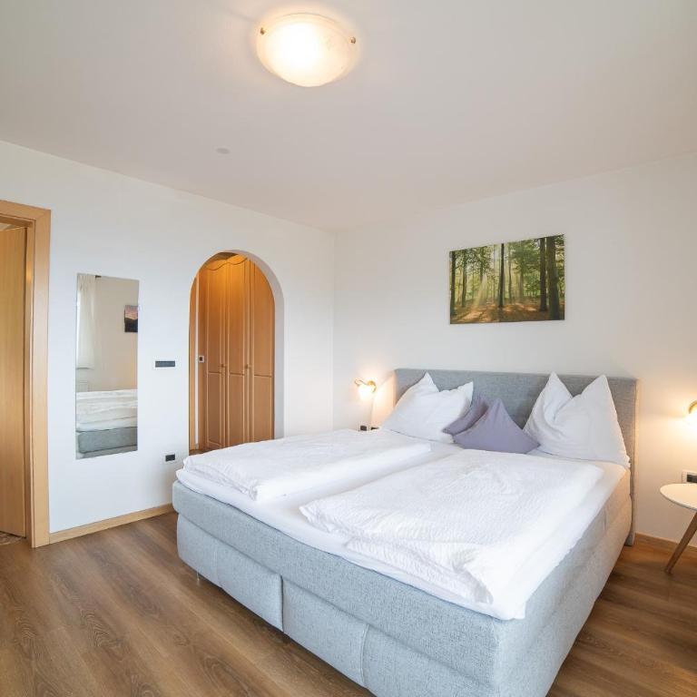 Hotel Klausthaler - Dreibettzimmer mit Dusche - 10