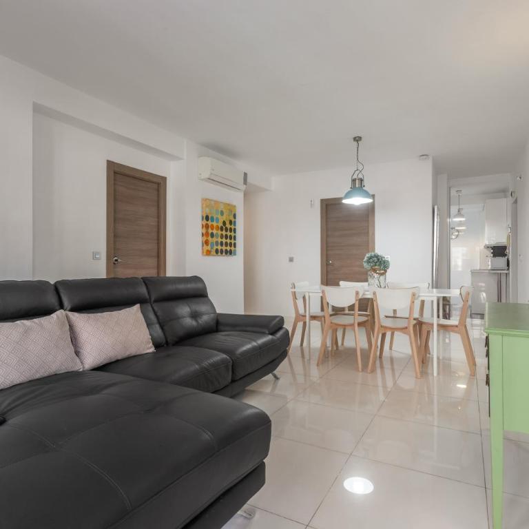 Malaga Vialia Estación Ave y tren - Apartamento Superior con balcón - 4