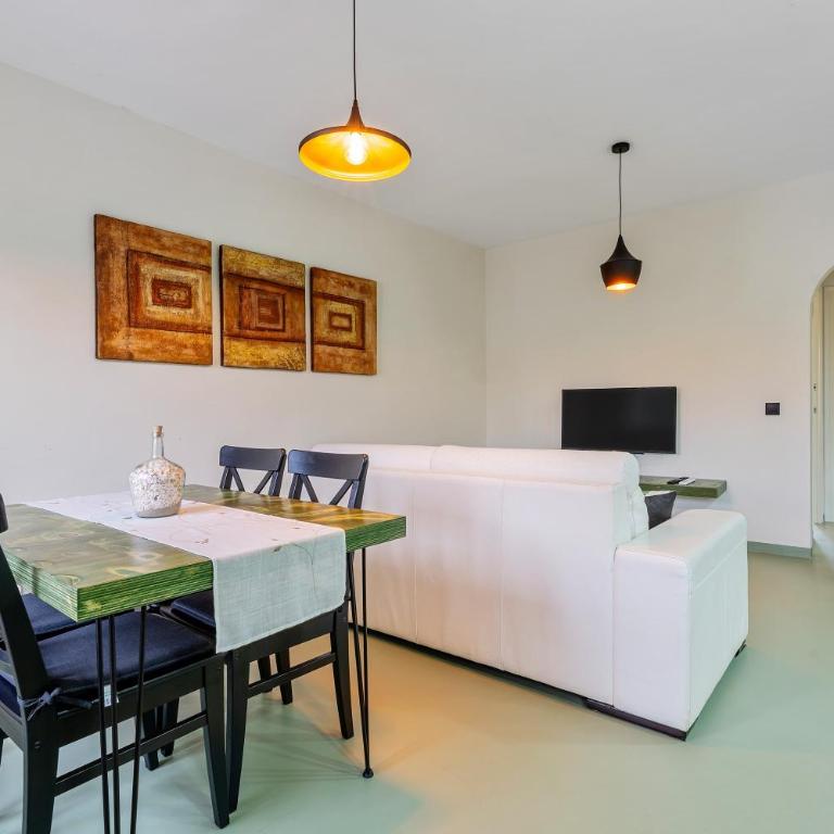 Carpa - Two-Bedroom House - 17