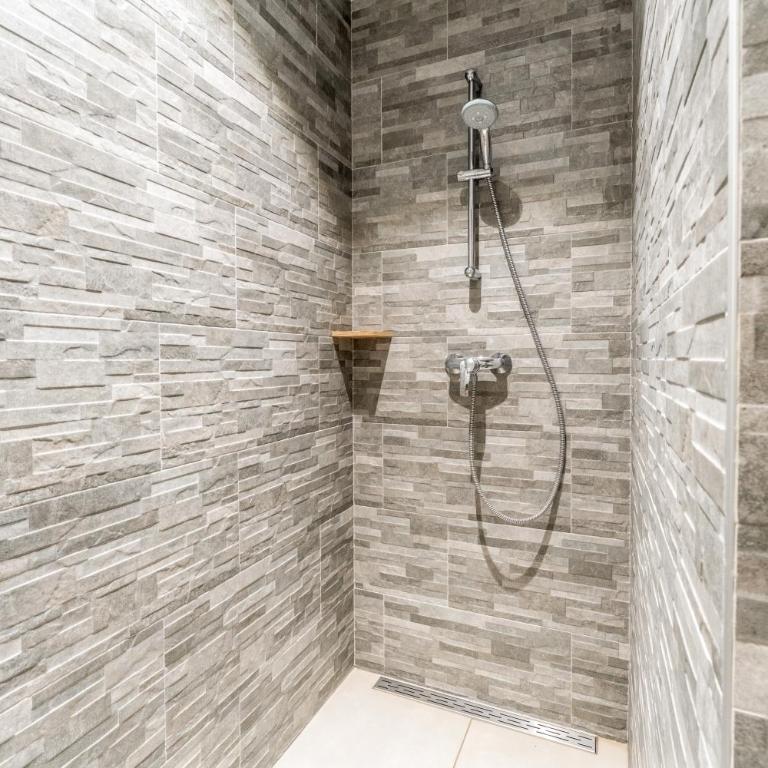 Le Mas de Kitty - Maison d'hôtes - Chambre Triple avec Douche - 10