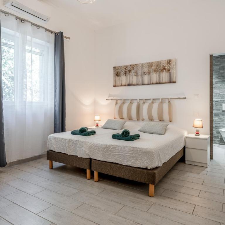 Le Mas de Kitty - Maison d'hôtes - Chambre Triple avec Douche - 1