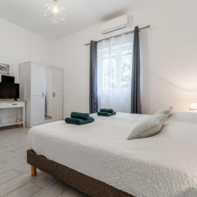 Le Mas de Kitty - Maison d'hôtes - Chambre Triple avec Douche - 4