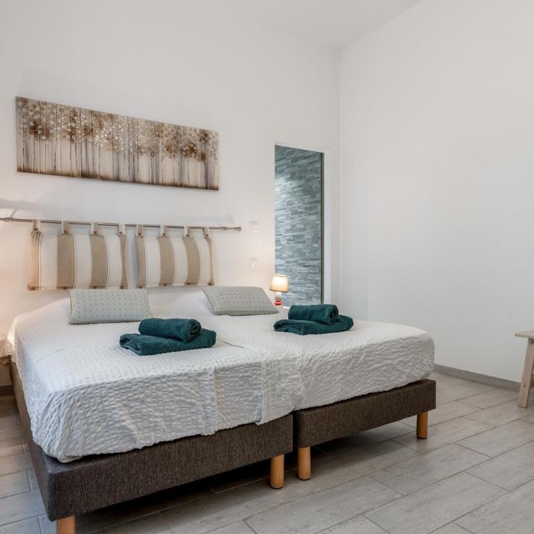Le Mas de Kitty - Maison d'hôtes - Chambre Triple avec Douche - 2