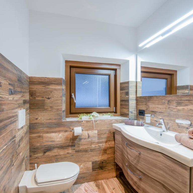 Apartments Christa App A - Appartamento Deluxe con 2 Camere da Letto e Balcone - 18