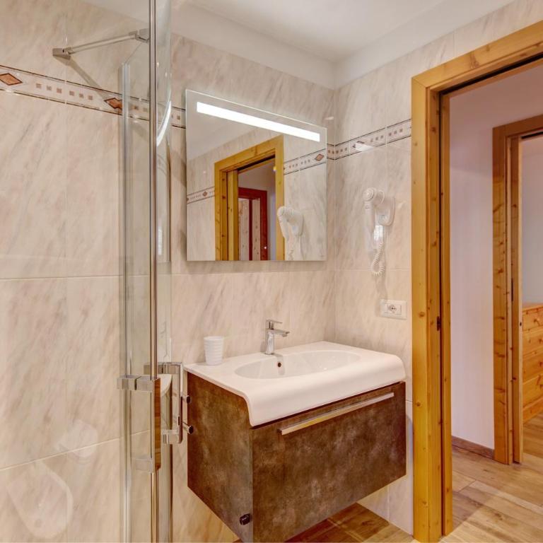 Chalet Meridiana Appartamento 6 - Appartamento Deluxe con 2 Camere da Letto e Balcone - 22
