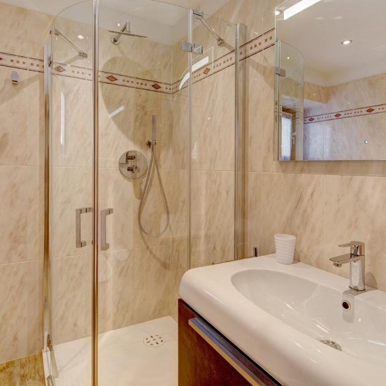 Chalet Meridiana Appartamento 6 - Appartamento Deluxe con 2 Camere da Letto e Balcone - 20