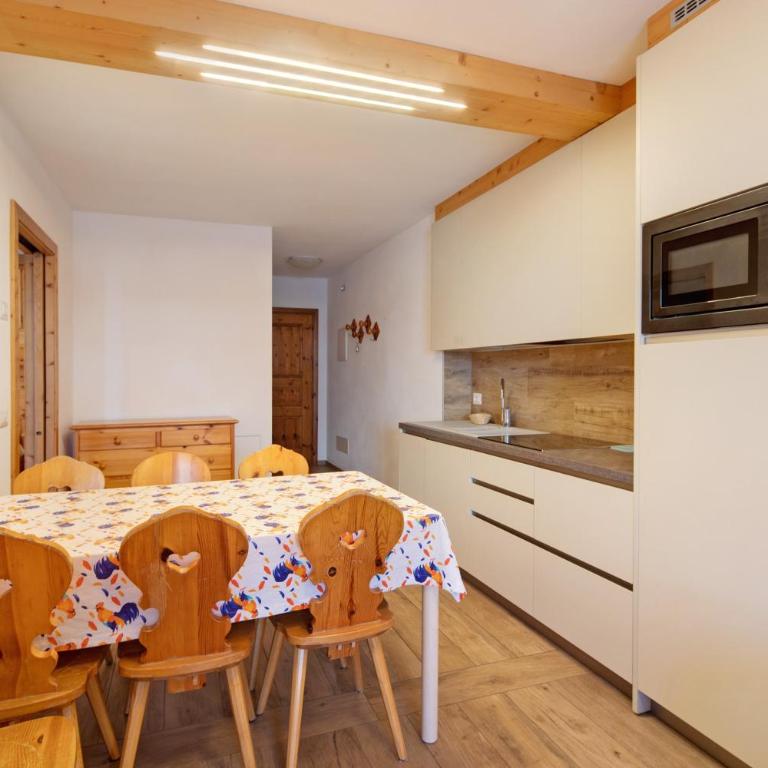 Chalet Meridiana Appartamento 6 - Appartamento Deluxe con 2 Camere da Letto e Balcone - 11