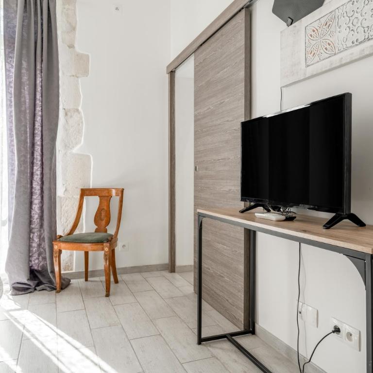 Le Mas de Kitty - Maison d'hôtes - Chambre Double - Vue sur Jardin - 6