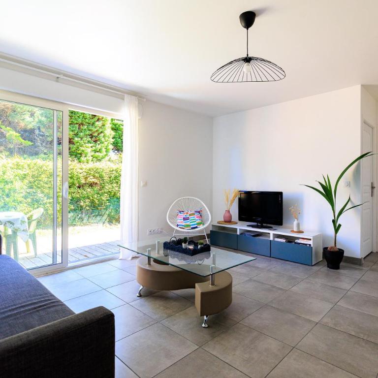 Appartement 6 Personnes Soustons - Two-Bedroom Deluxe Apartment with Garden View - 2