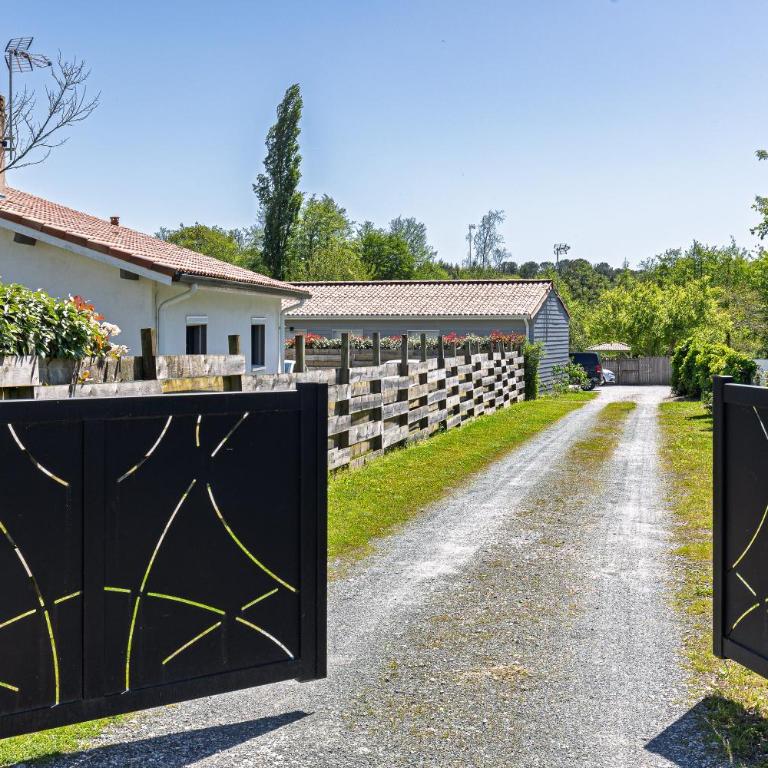 Appartement 6 Personnes Soustons - Two-Bedroom Deluxe Apartment with Garden View - 23