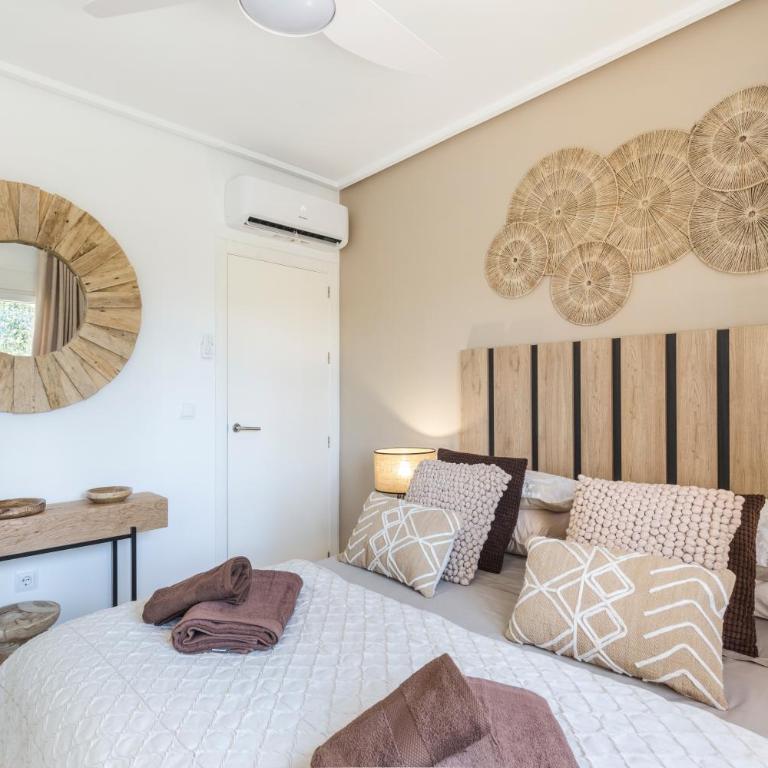 Luxury Frontline Golf Villa - Villa - 14