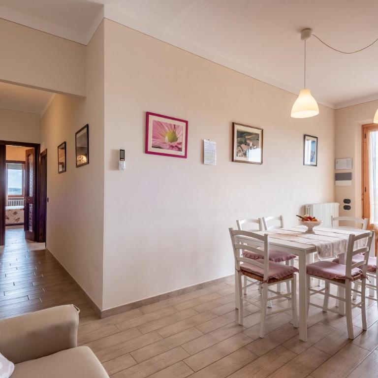 Tenuta Fornacelle La Rosa - Two-Bedroom Deluxe Apartment with Garden View - 7