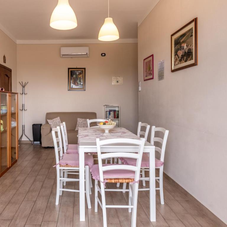 Tenuta Fornacelle La Rosa - Two-Bedroom Deluxe Apartment with Garden View - 10
