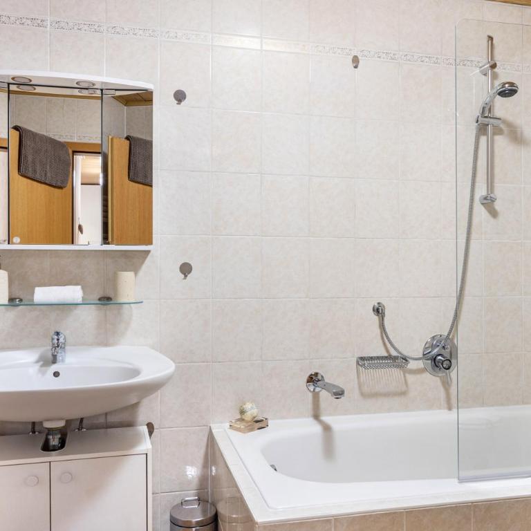 Landhaus Echerschwang - Superior Apartment mit 1 Schlafzimmer und Balkon - 11