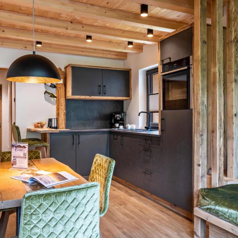 Blosegghof Bergchalets Waldblick - Two-Bedroom Deluxe Apartment with Garden View - 6