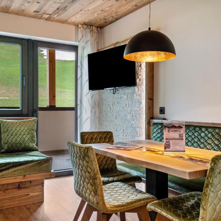 Blosegghof Bergchalets Waldblick - Two-Bedroom Deluxe Apartment with Garden View - 2