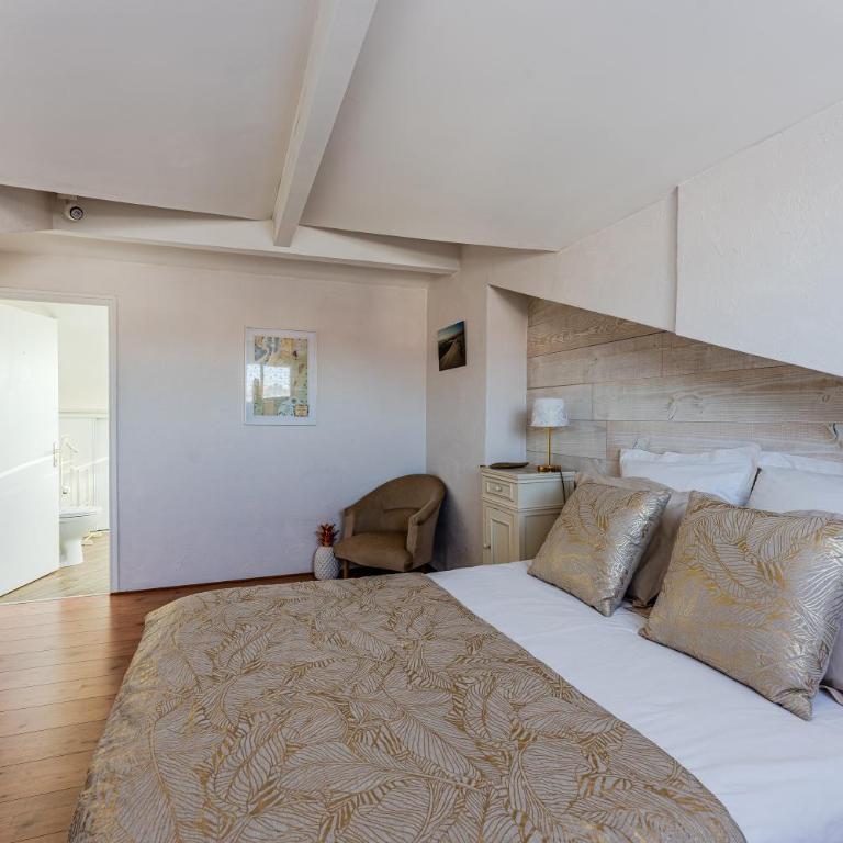 La Chambre Dorée du Bassin - Chambre Double - Accessible aux Personnes à Mobilité Réduite - 13