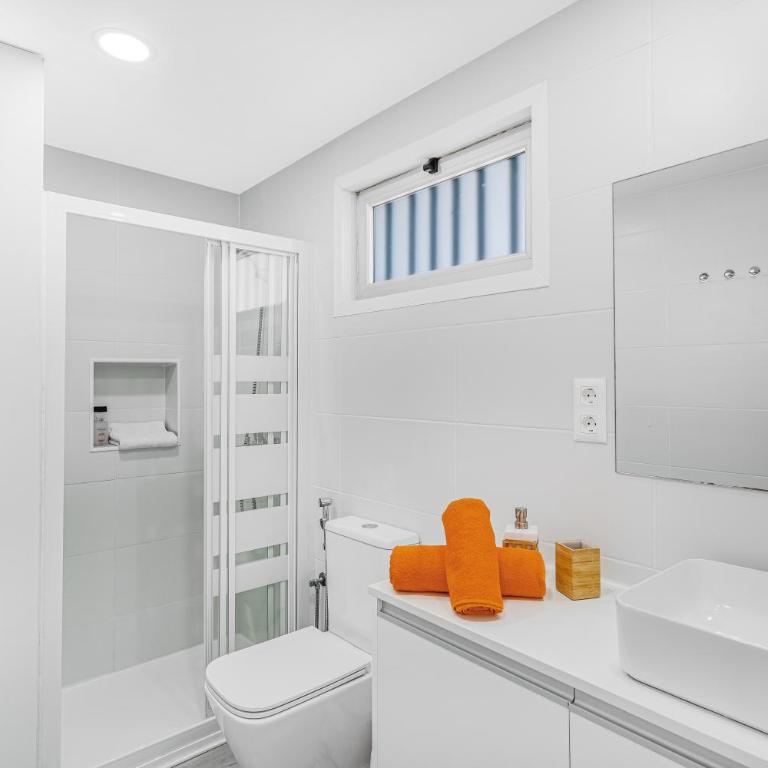 Newly Refurbished Beachfront - Two-Bedroom Deluxe Apartment with Ocean View - 16